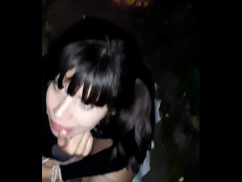 ❤️ 거리에서 사탕과 교환으로 부어오른 페니스 ❌ 슈퍼 포르노 우리 ☑